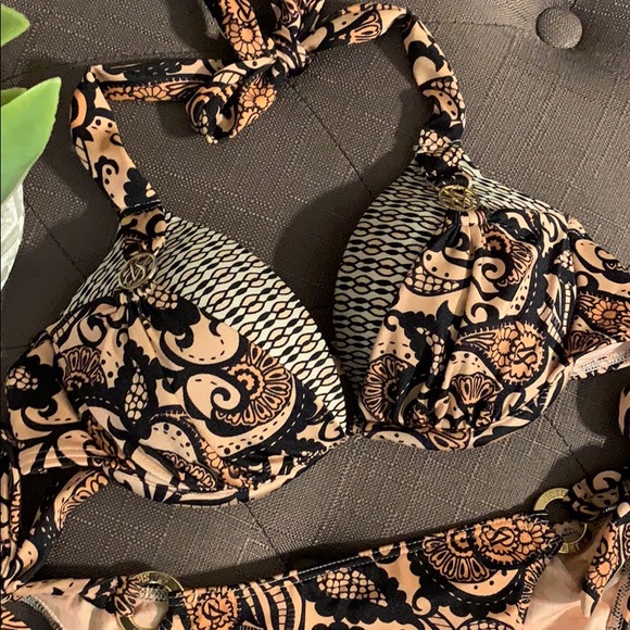 Victoria’s Secret Tan and Black Bikini Set - Picture 2 of 7